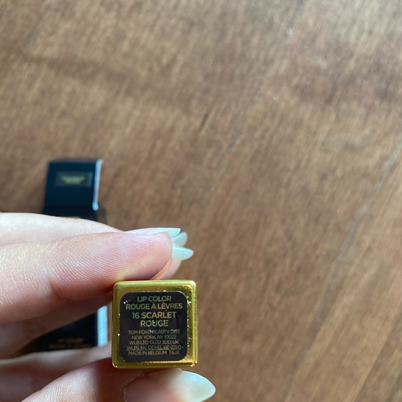Tom Ford lip color mini lipstick 16 Scarlet Rouge - Picture 7 of 10